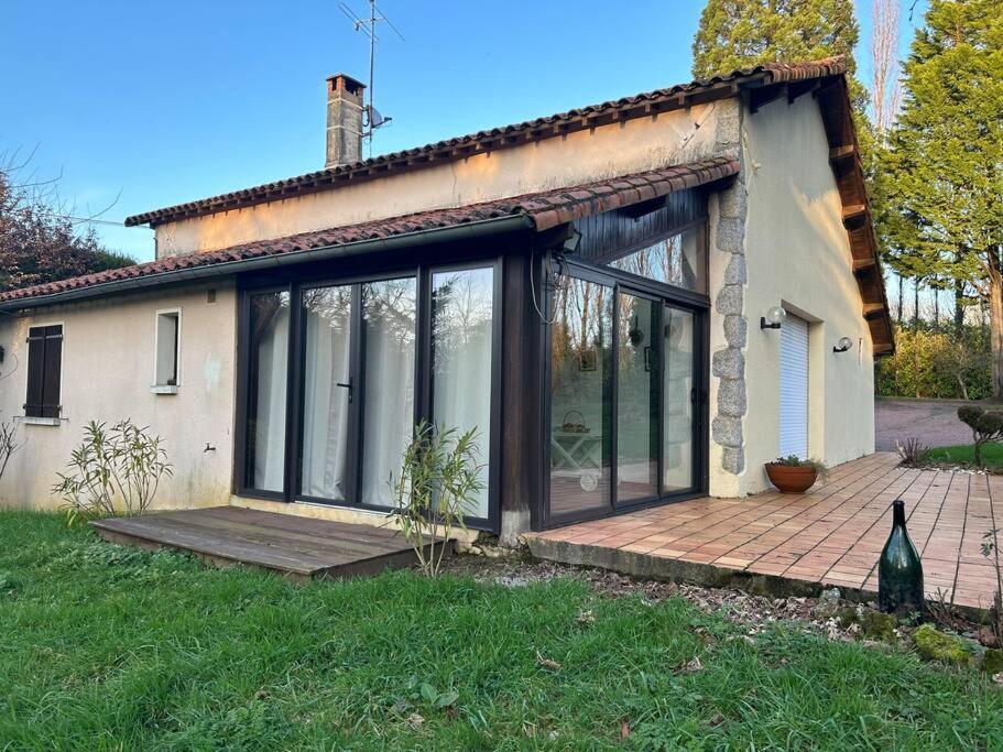 Maison Paisible Avec Lac Prive Secondigny Exterior foto