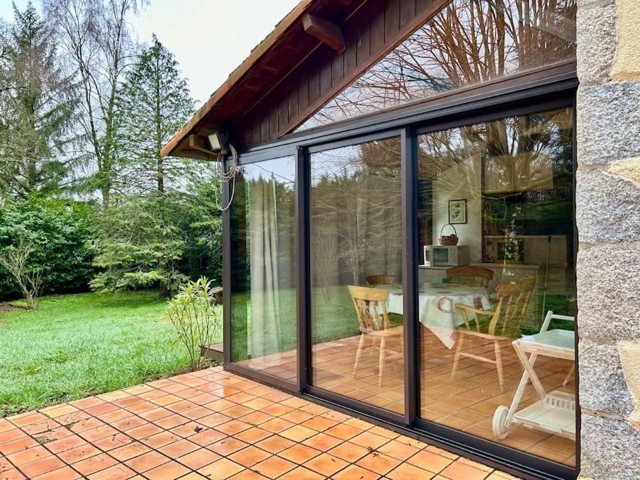 Maison Paisible Avec Lac Prive Secondigny Exterior foto